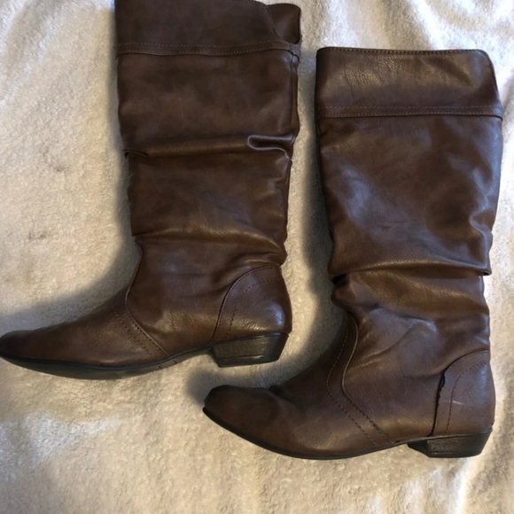 Boots - Picture 5 of 7